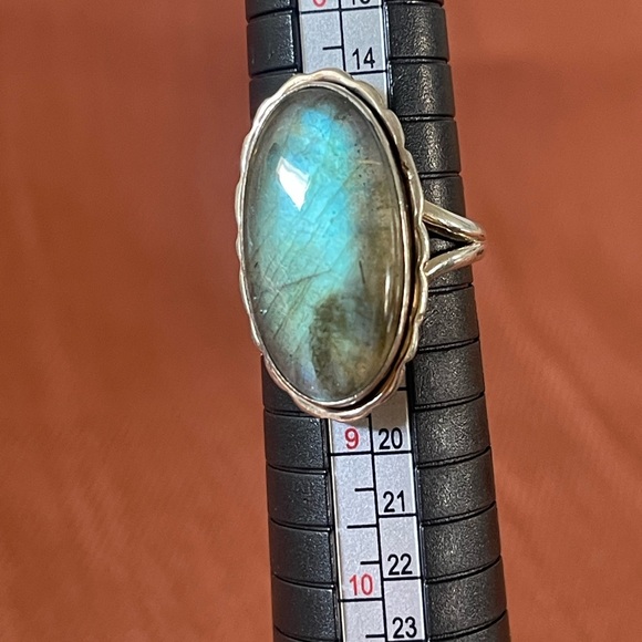 Natural Blue Labradorite
925 Solid Sterling Silver - Picture 10 of 11